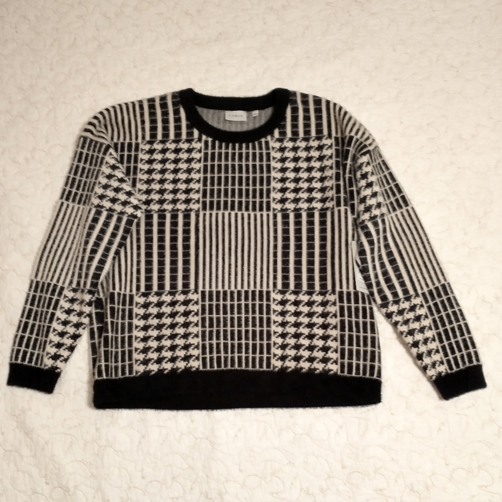 NWT Cyrus black and white geometric houndstooth sweater